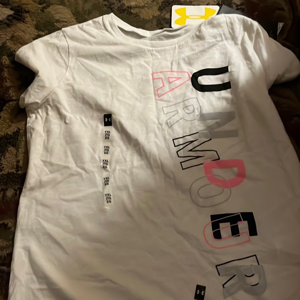 YOUTH WHITE UNDER ARMOUR SHIRT